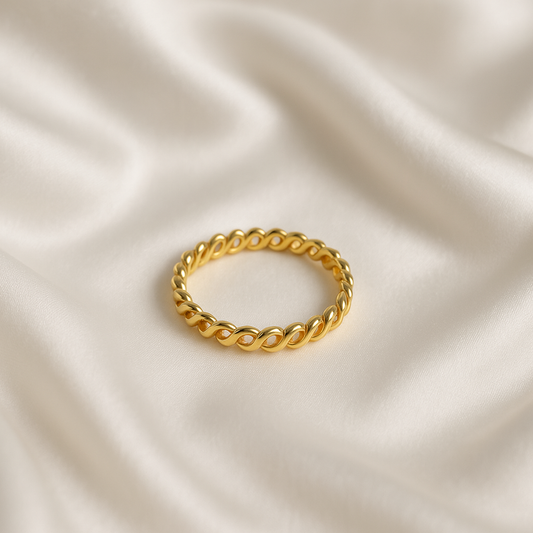 Clyra Twist Ring