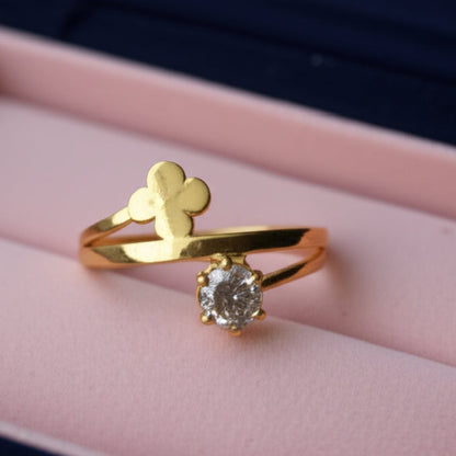 Clover Twirl Ring